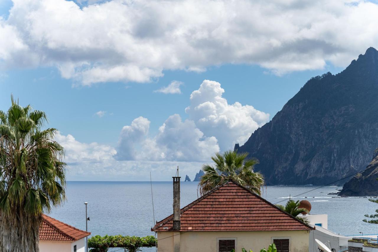 Madeira Surf Camp Hostel Porto Da Cruz Exterior photo